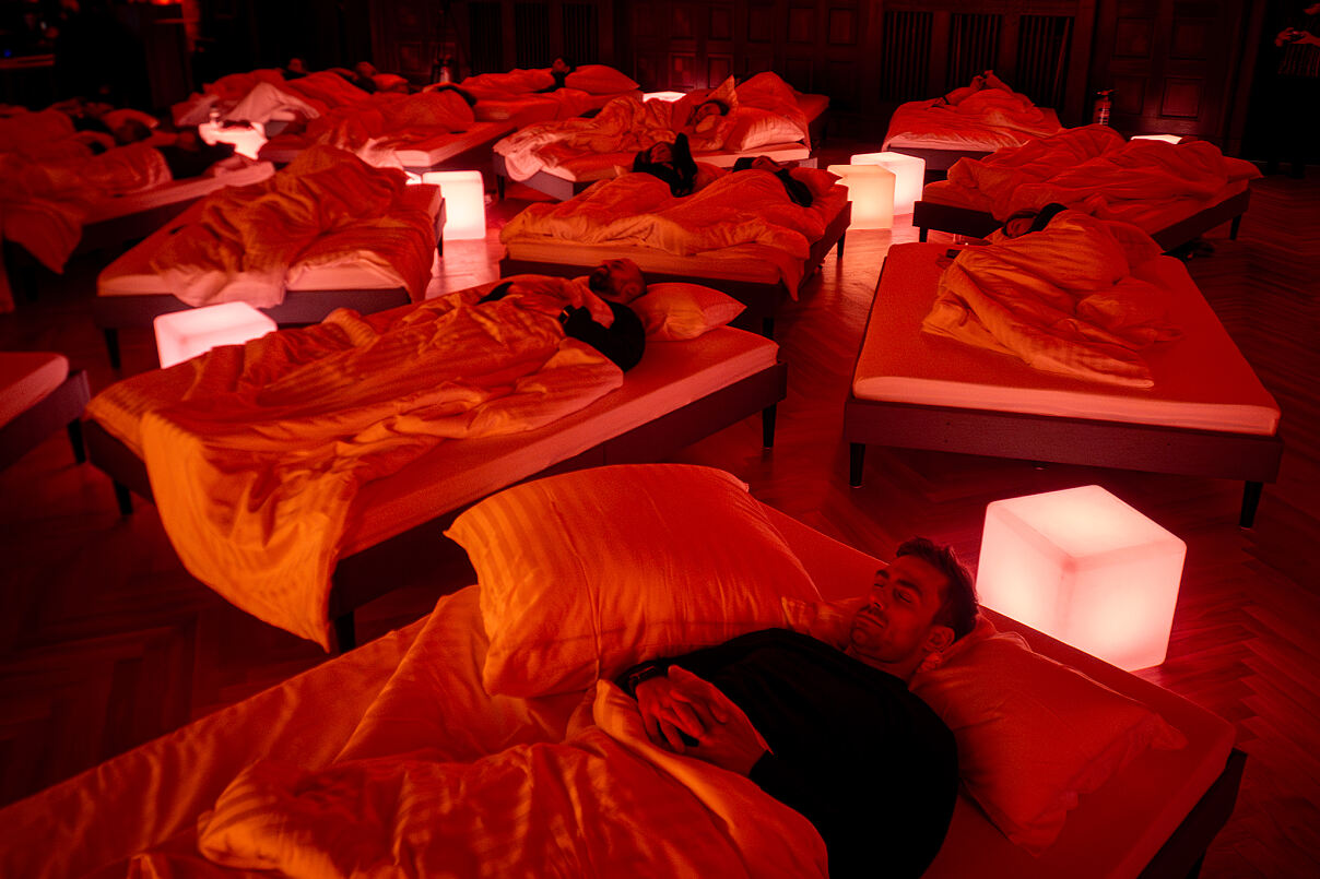 Schlafkonzert anlässlich des internationalen Tag des Schlafes 2024 im Meistersaal der Hansa Studios in Berlin. 