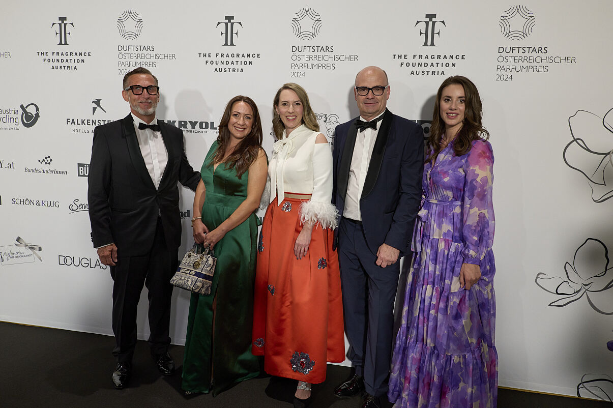 DUFTSTARS 2024_Red Carpet_Peter Steiner & Evelina Jüttner & Kathrin Zlousic & Markus Reichenspurner & Irena Ivkic © Wache 